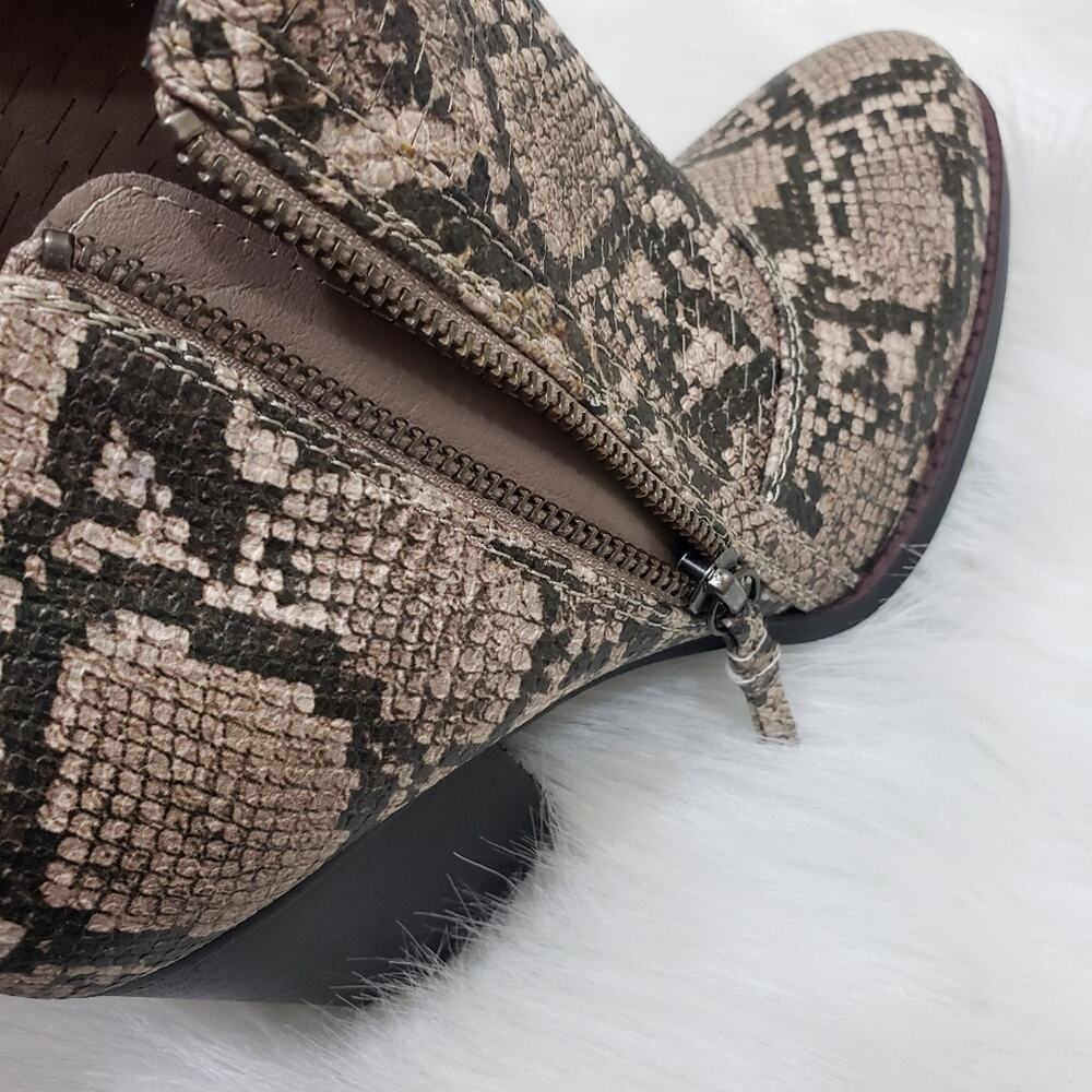 Baretraps New in box cacie snake print side zip booties woman's size 9.5 - Picture 7 of 9